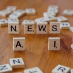 Wooden Scrabble tiles spelling 'AI' and 'NEWS' for a tech concept image. — Die Benutzerfreundlichkeit von Crazy Buzzer Casino