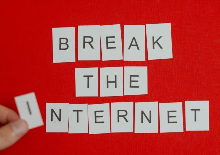 Cutout letters forming 'Break the Internet' on a vibrant red background. — Turbo Winz Casino: Sicherheitsstandards und ihr Ei